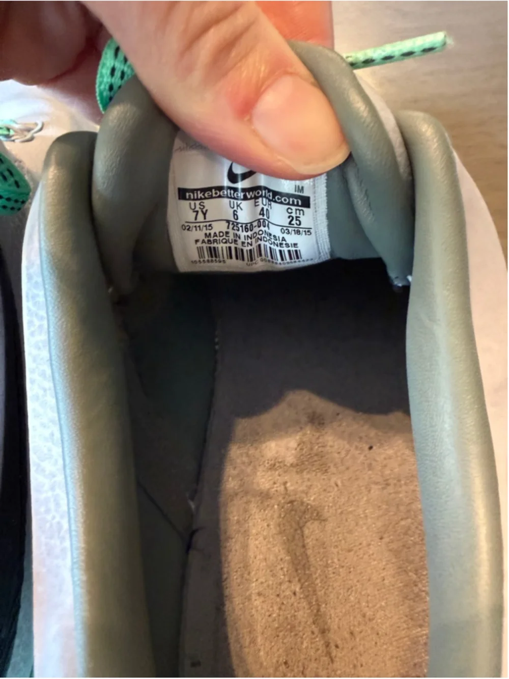 Boys Nike Sneakers Size 7Y Gray Green